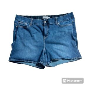 Torrid Feel the Fit size 22 Denim Shorts Stretch Bundle and Save